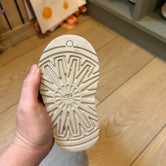 Toddler Uggs - Picture 6 of 6